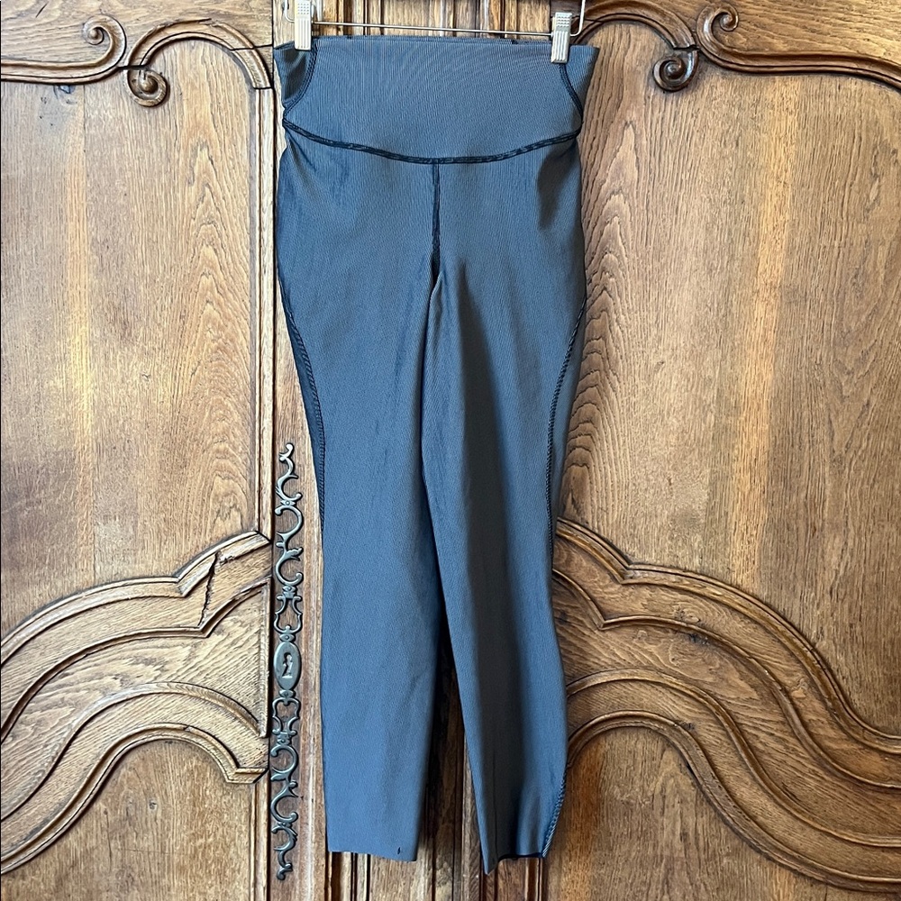 Lululemon Train Times High-Rise Tight 25" leggings in Gray Pinstripes